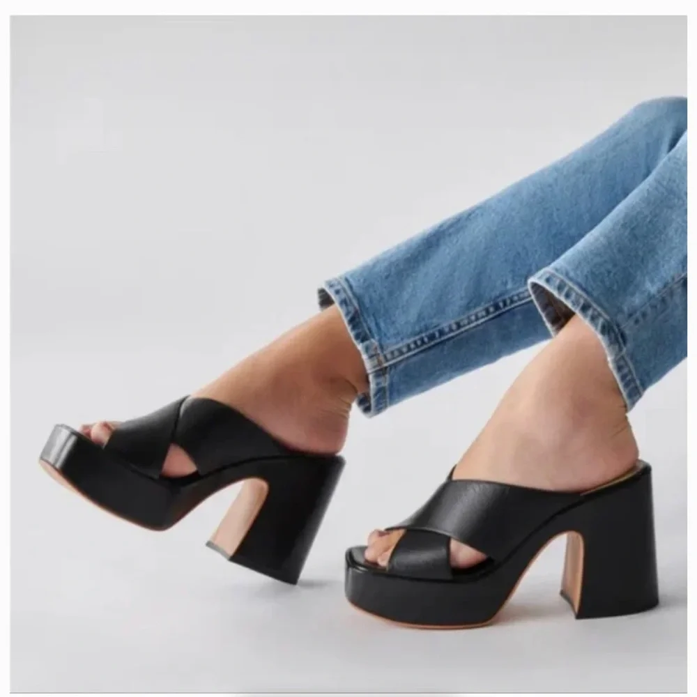 Dolce Vita Wonder Platform Slide